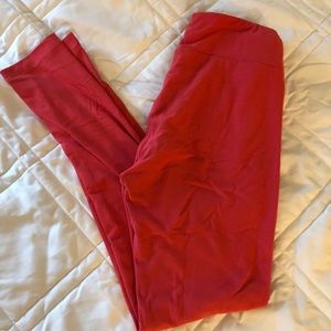 🎉🎉 BOGO Coral Lularoe Leggings